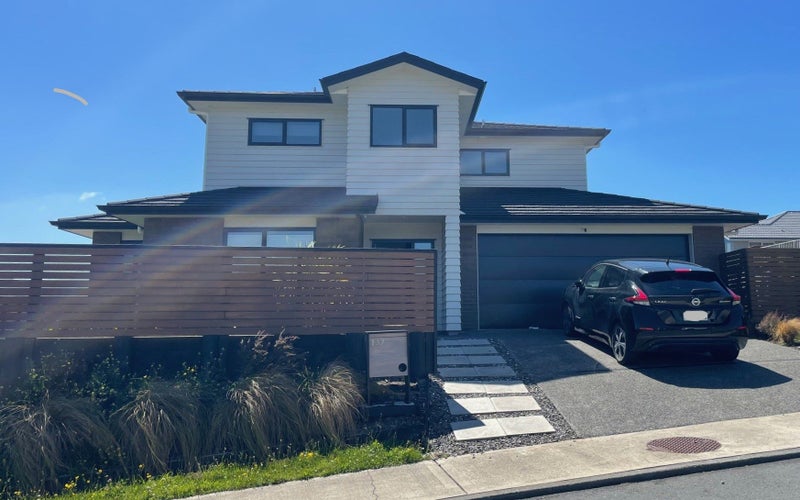 137 John Burke DR, Aotea, PORIRUA - Carousel 1