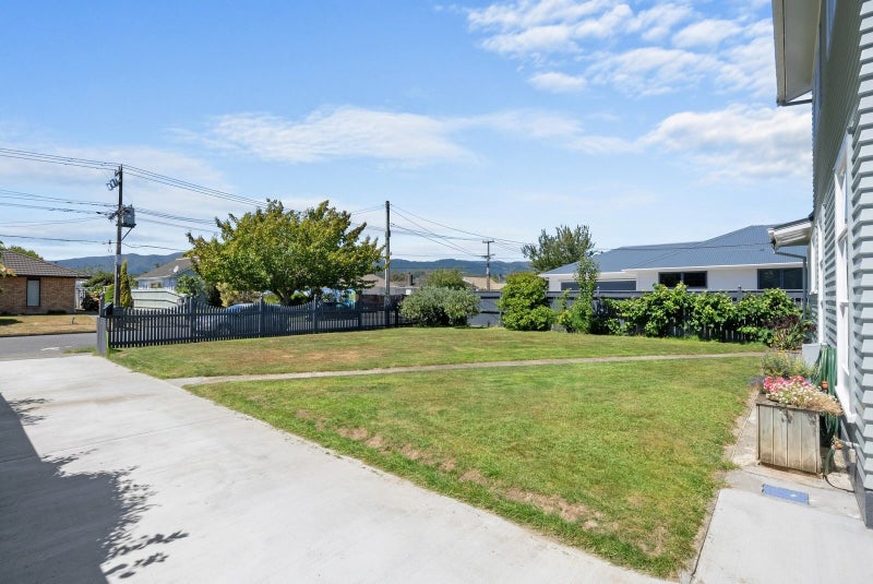 48 Fraser Crescent, Elderslea, Upper Hutt - Carousel 2
