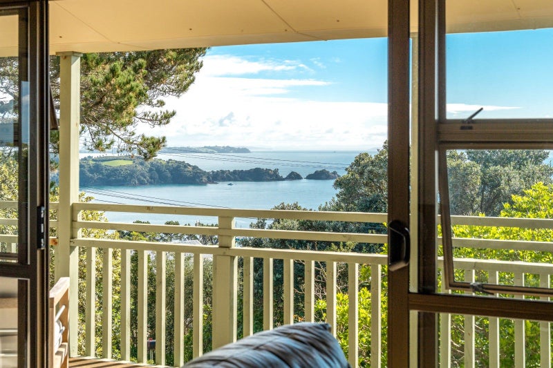 1 Hauraki Road, Oneroa, Waiheke Island - Carousel 1