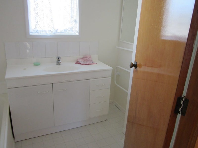 90 Sycamore Drive, Sunnynook, Auckland - Carousel 7