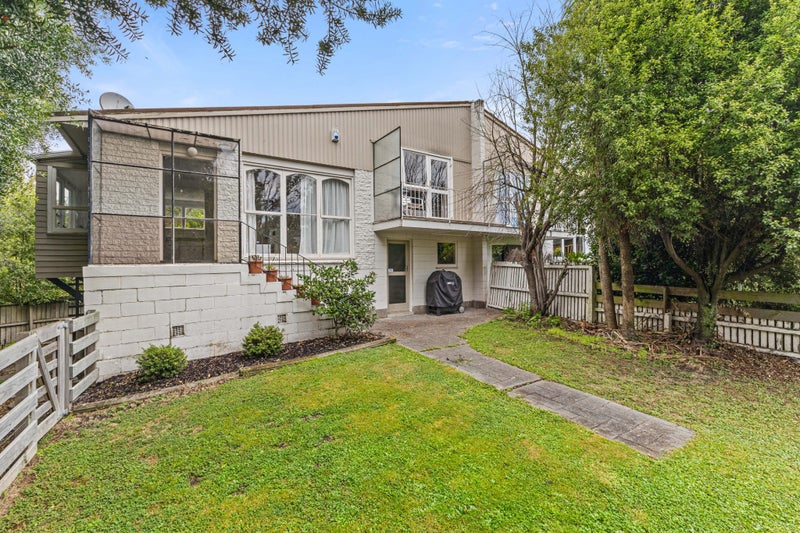 9A Esher Place, Saint Martins, Christchurch - Carousel 1