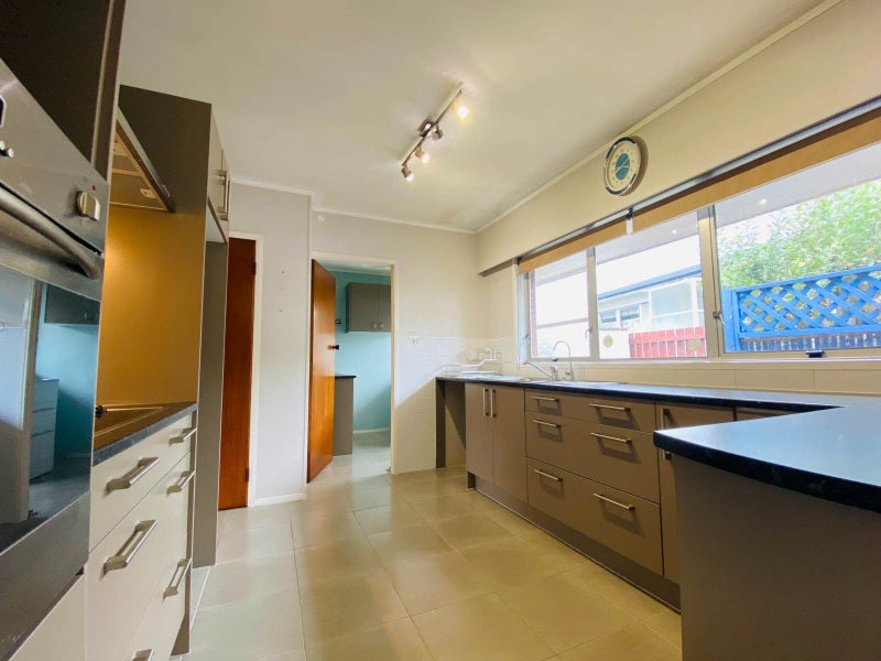 4 Lakeside Drive, Pahurehure, Papakura - Carousel 2