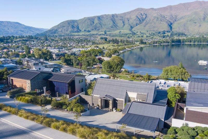 32 Lismore Street, Wanaka - Carousel 1