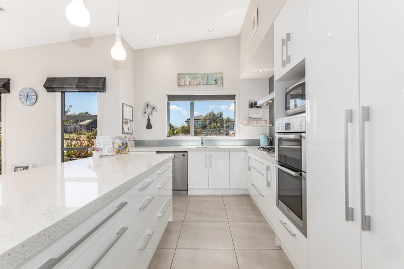 28 Nelson Avenue, Aotea, Porirua - Carousel 2