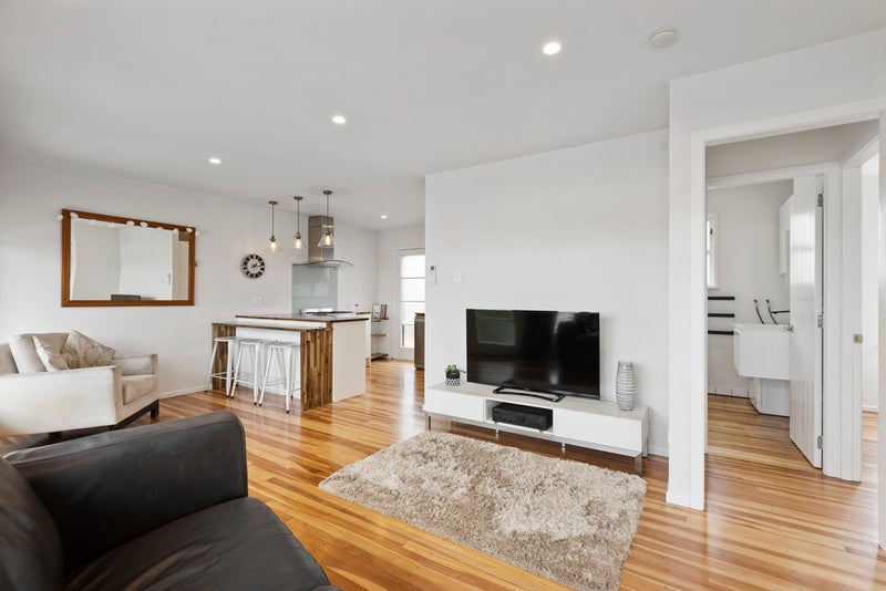 2/116 Beach Haven Road, Beach Haven, Auckland - Carousel 2