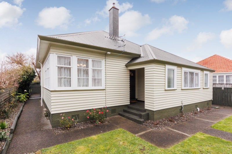 422A College Street, Hokowhitu, Palmerston North - Carousel 1