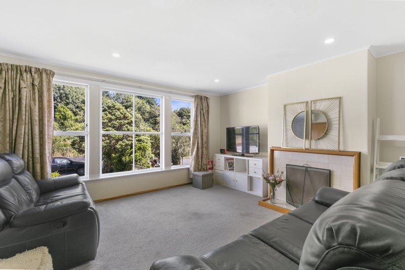 7 Takatimu Way, Johnsonville, Wellington - Carousel 2