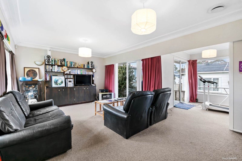 14A Holland Avenue, Point England, Auckland - Carousel 1