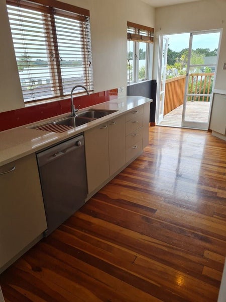 30 Golf Road, New Lynn, Auckland - Carousel 2