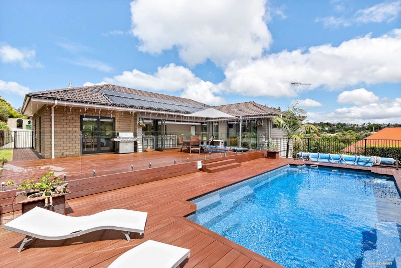 19 Montclair Rise, Browns Bay, Auckland - Carousel 2