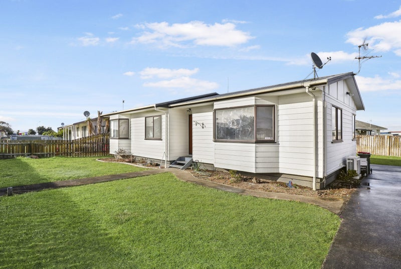86 Maplesden Drive, Clendon Park, Auckland - Carousel 1