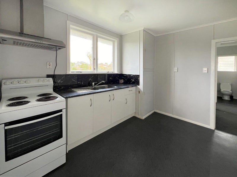 5 Kelwyn Road, Kelston, Auckland - Carousel 2