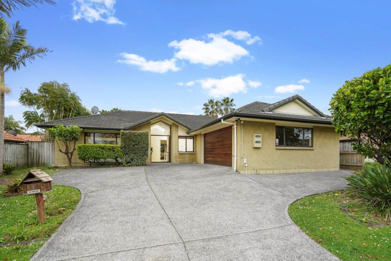 4 Gilford Place, East Tamaki Heights, Auckland - Carousel 1
