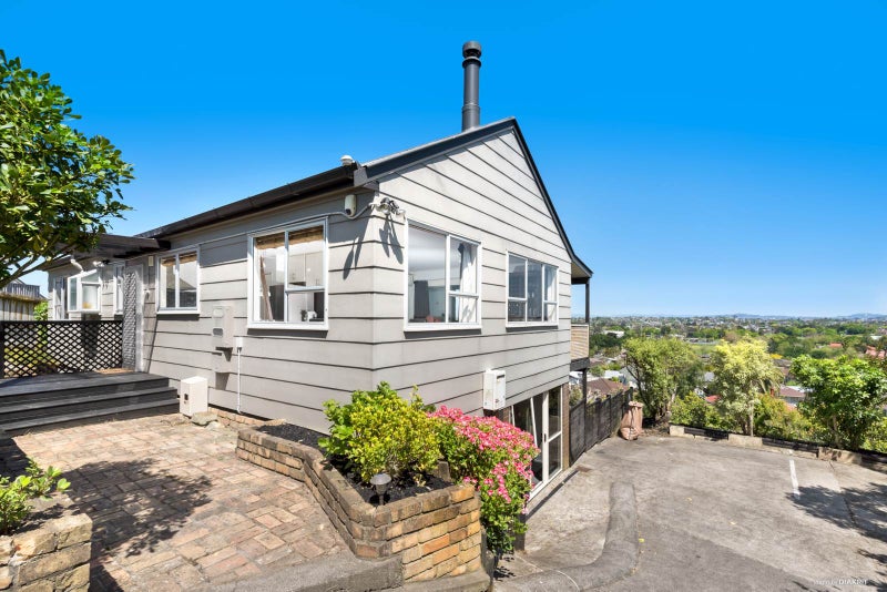 13 Acland Place, Botany Downs, Auckland - Carousel 1