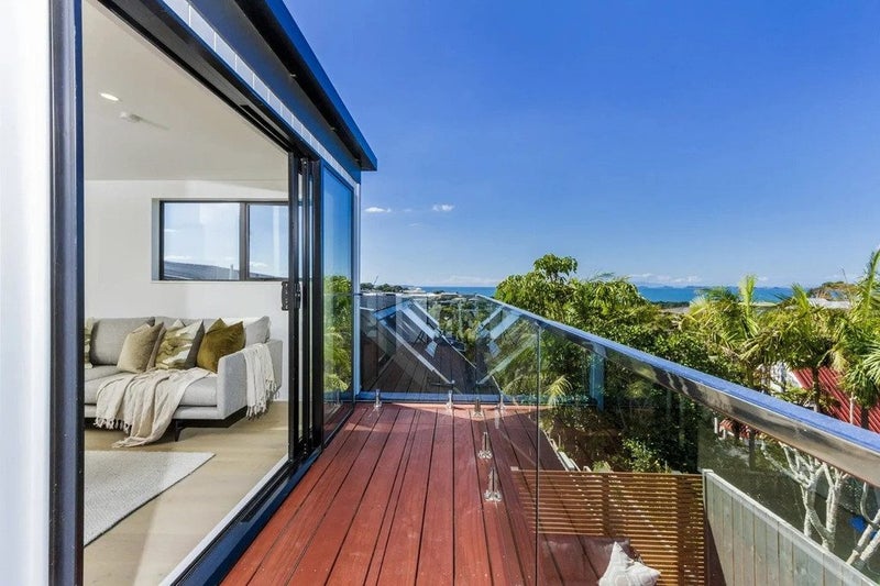 5 Tapatai Place, Castor Bay, Auckland - Carousel 8