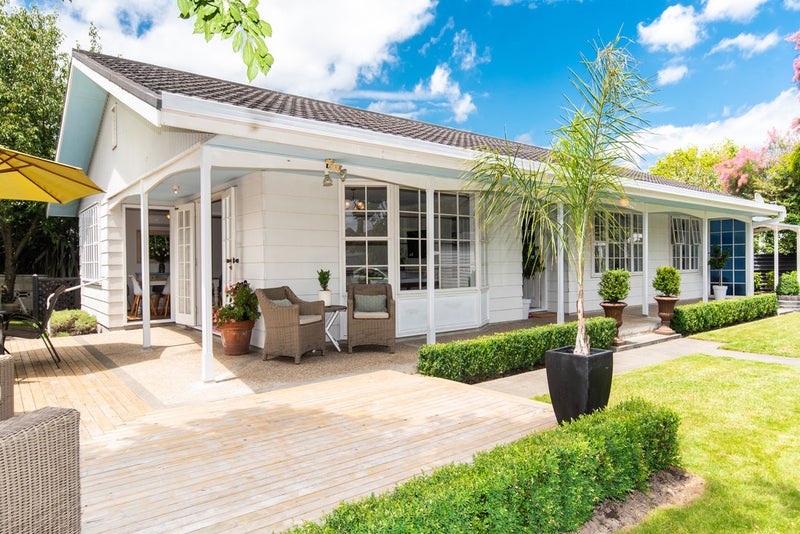 11 Corwen Place, Mayfair, Hastings - Carousel 2