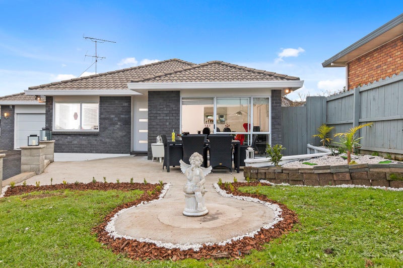 1/5 Vesca Place, Golflands, Auckland - Carousel 1