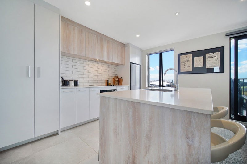 4/1 Aperira Lane, Wiri, Auckland - Carousel 2