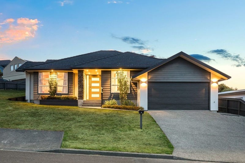 1 Aoraki Rise, Aotea, Porirua - Carousel 1