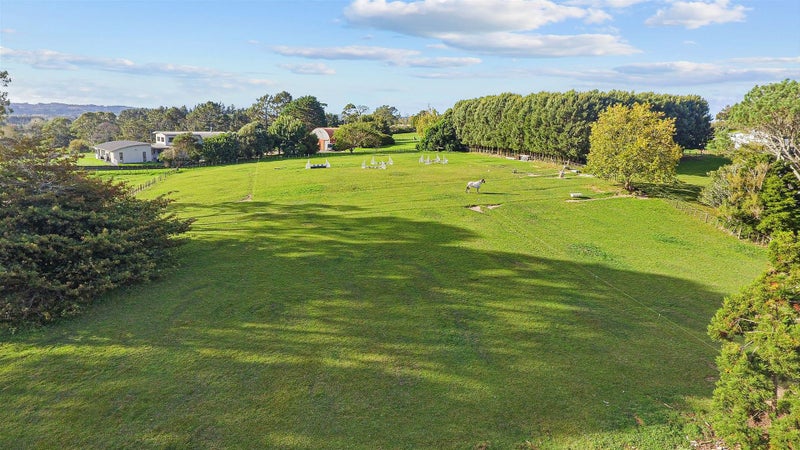 370 Taupaki Road, Henderson - Carousel 26