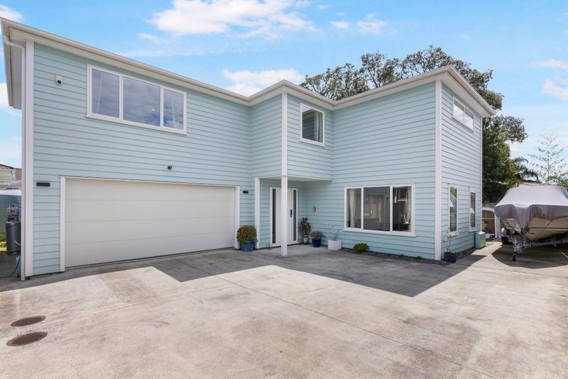 26A James Laurie Street, Henderson, Auckland - Carousel 1