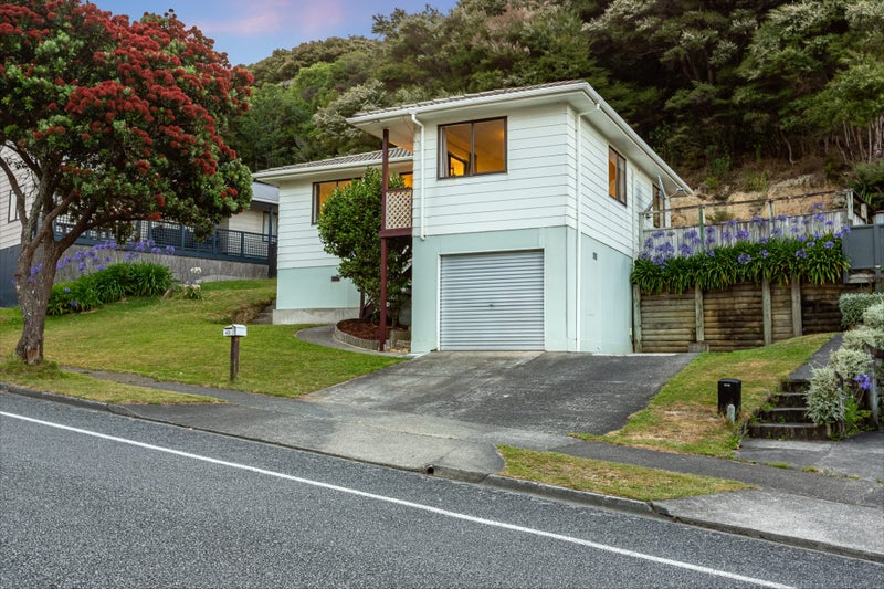 49 Omapere Street, Whitby, Porirua - Carousel 1
