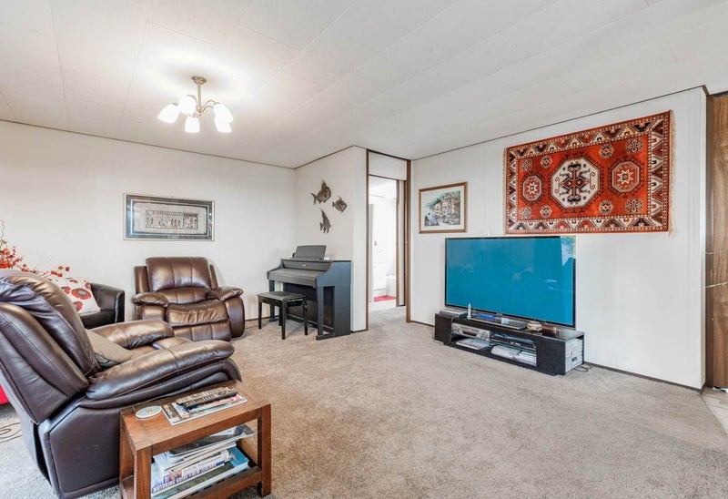 1/2 Ludlow Terrace, Totara Vale, Auckland - Carousel 2