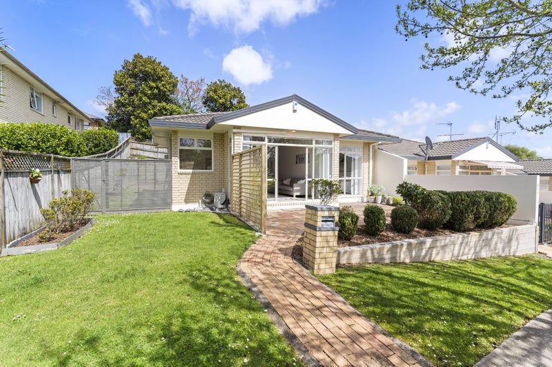 8/1 Gleanor Avenue, Oteha, Auckland - Carousel 1