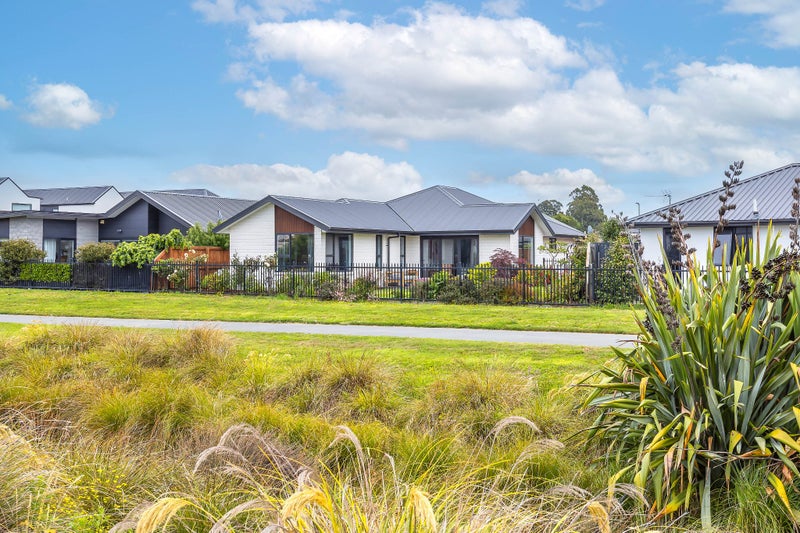 12 Stroma Avenue, Casebrook, Christchurch - Carousel 1