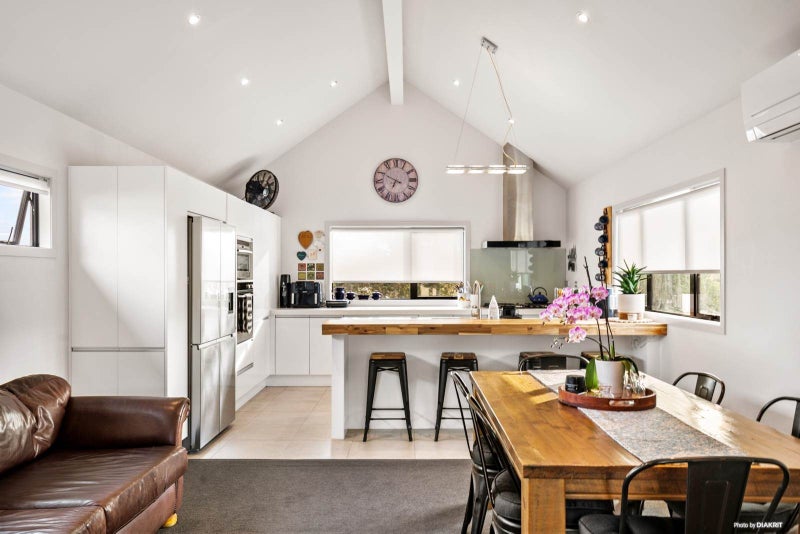 475A Beach Road, Murrays Bay, Auckland - Carousel 1