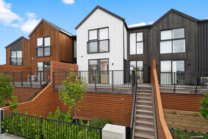 99 Bonair Crescent, Silverdale, Silverdale - Carousel 1