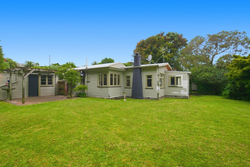 2 Kohutuhutu Road, Raumati Beach, Paraparaumu - Carousel 2