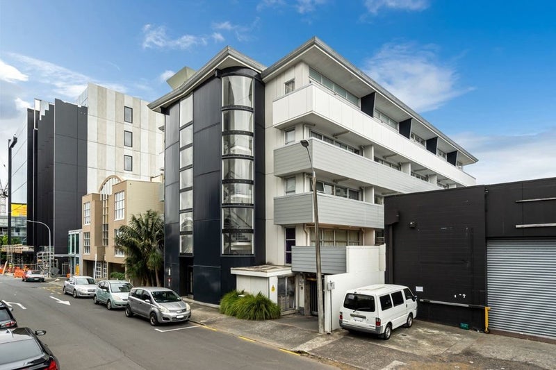 15/8 Clayton Street, Newmarket, Auckland - Carousel 1