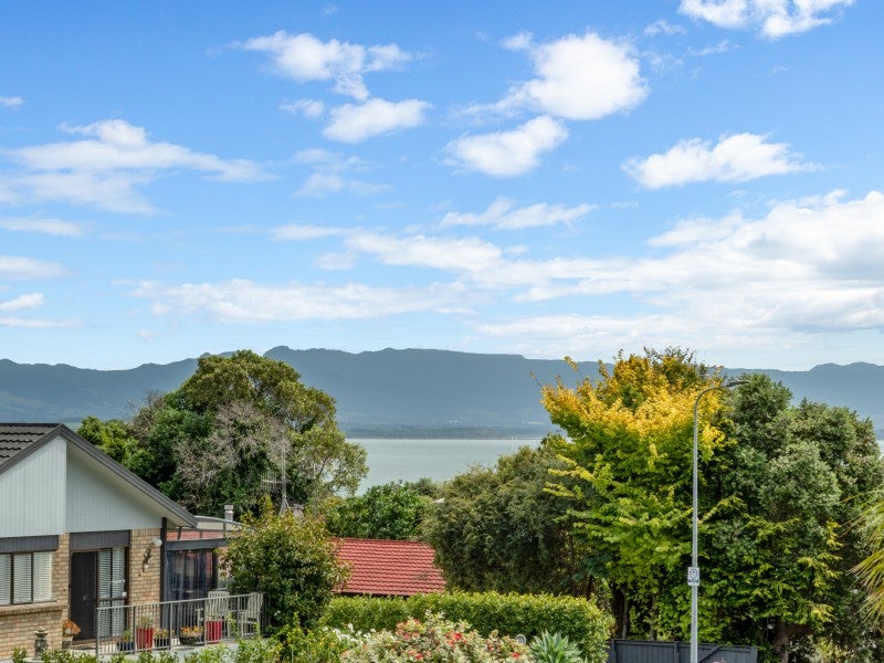 2 Walnut Grove, Omokoroa - Carousel 1