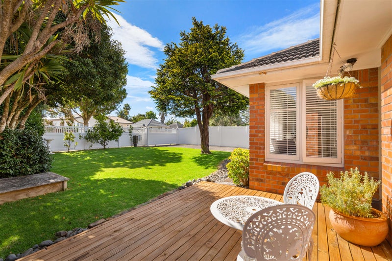 7 Kervil Avenue, Te Atatu Peninsula, Auckland - Carousel 1