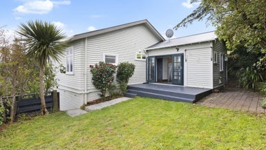 60 Pembroke Road, Northland, Wellington - Carousel 1