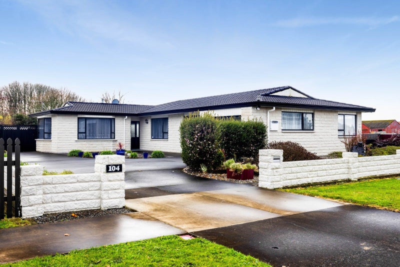 104 Pembroke Road West, Pembroke, Stratford - Carousel 19