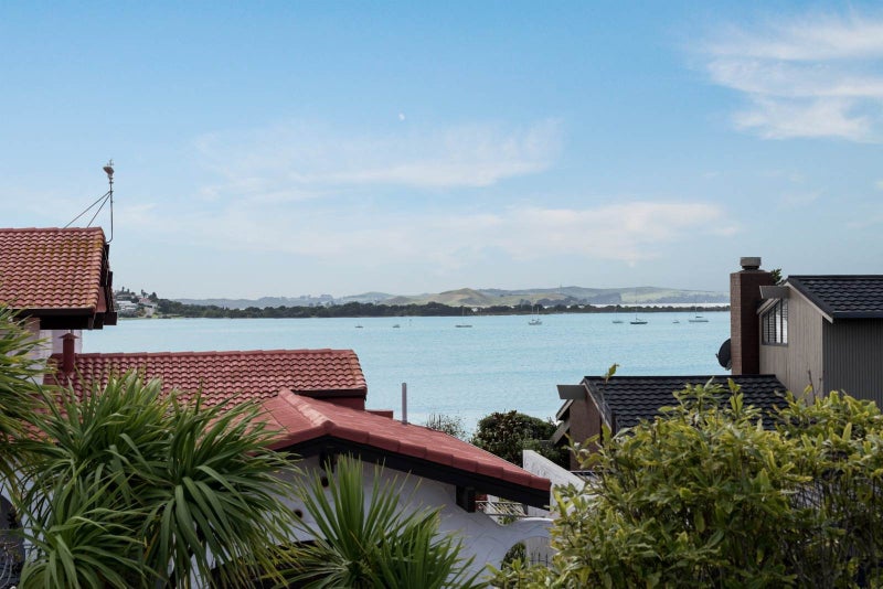 2/28 Bramley Drive, Farm Cove, Auckland - Carousel 1