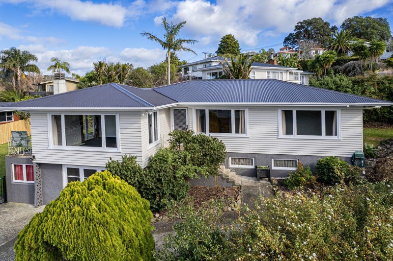 8 Mcmillan Avenue, Kamo, Whangarei - Carousel 1