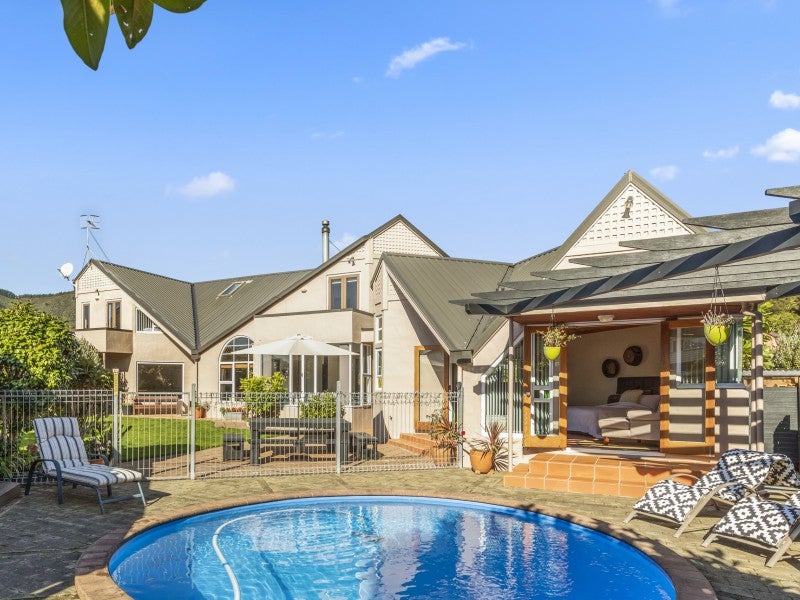 10 Balgownie Grove, Naenae, Lower Hutt - Carousel 2