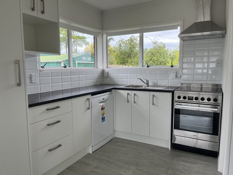 1/37 Birman Close, Half Moon Bay, Auckland - Carousel 2