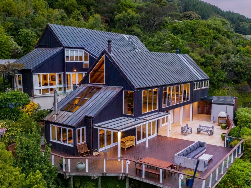 24 Richmond Road, Mahina Bay, Lower Hutt - Carousel 1