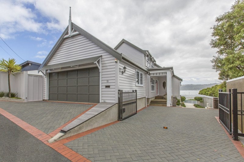 13 Church Lane, Point Howard, Lower Hutt - Carousel 1