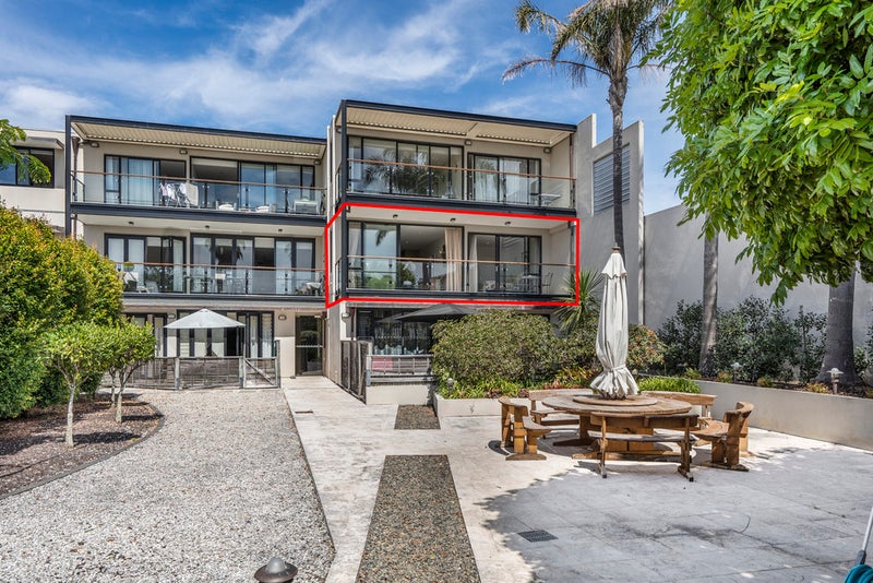10/0 Frieston Road, Milford, Auckland - Carousel 2