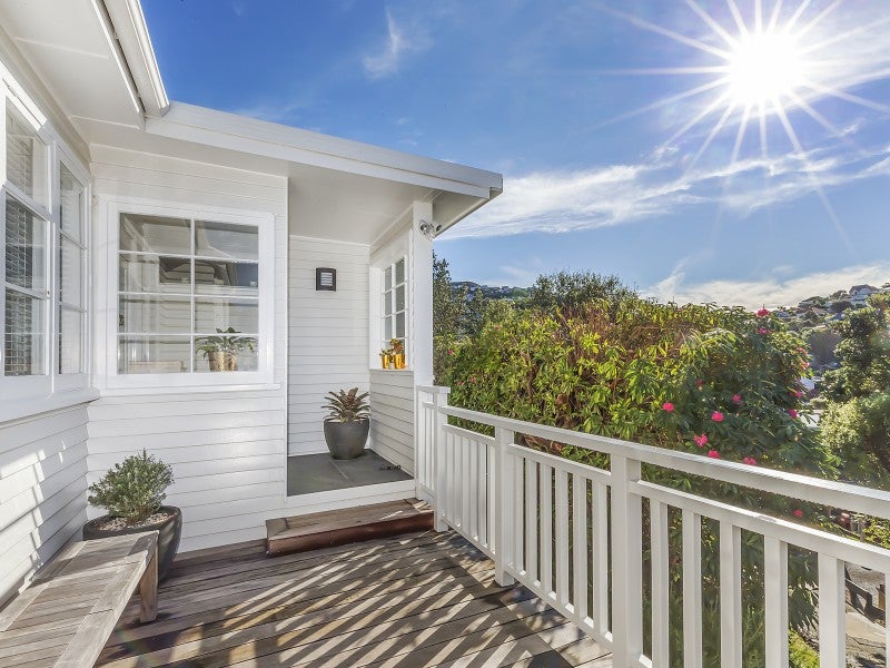 18 Delhi Crescent, Khandallah, Wellington - Carousel 2