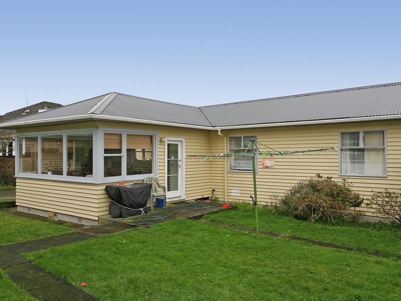 6 Pokohiwi Road, Normandale, Lower Hutt - Carousel 2