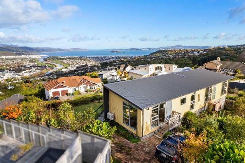 22 Arahiwi Grove, Tirohanga, Lower Hutt - Carousel 1