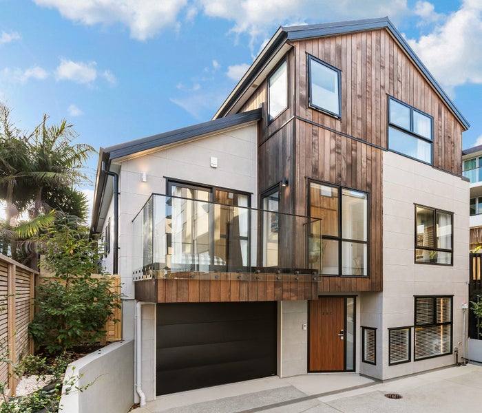 20C Beach Road, Castor Bay, Auckland - Carousel 1