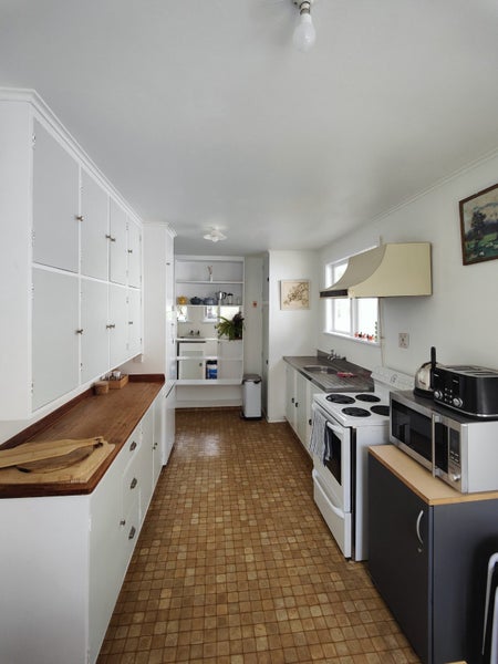 18 Boyd Grove, Naenae, Lower Hutt - Carousel 2