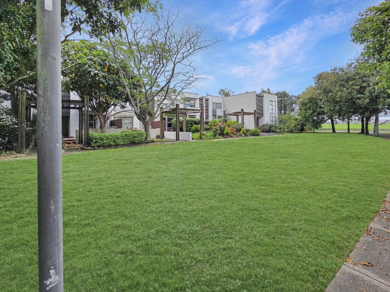 48 Figaro Crescent, Takanini, Auckland - Carousel 14
